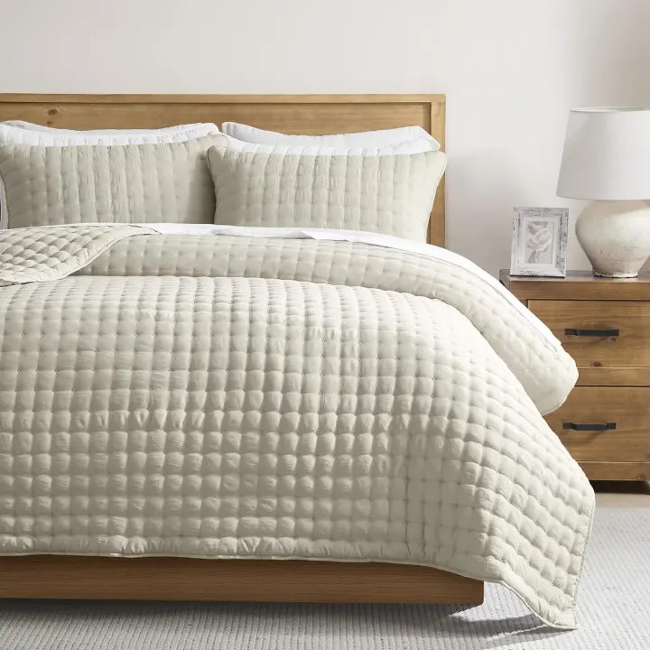 Cloud-Soft Queen Quilt Set — Lightweight Brushed Polyester Coverlet